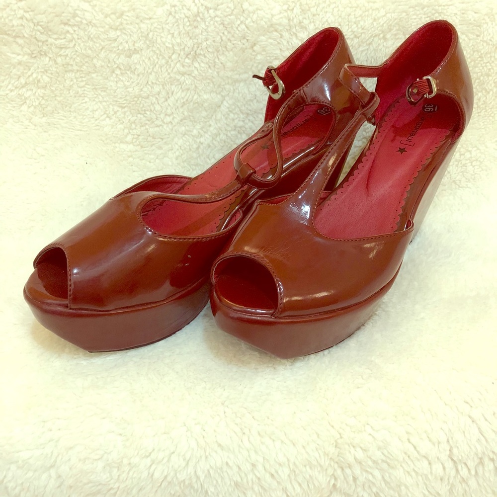 Red Wedges